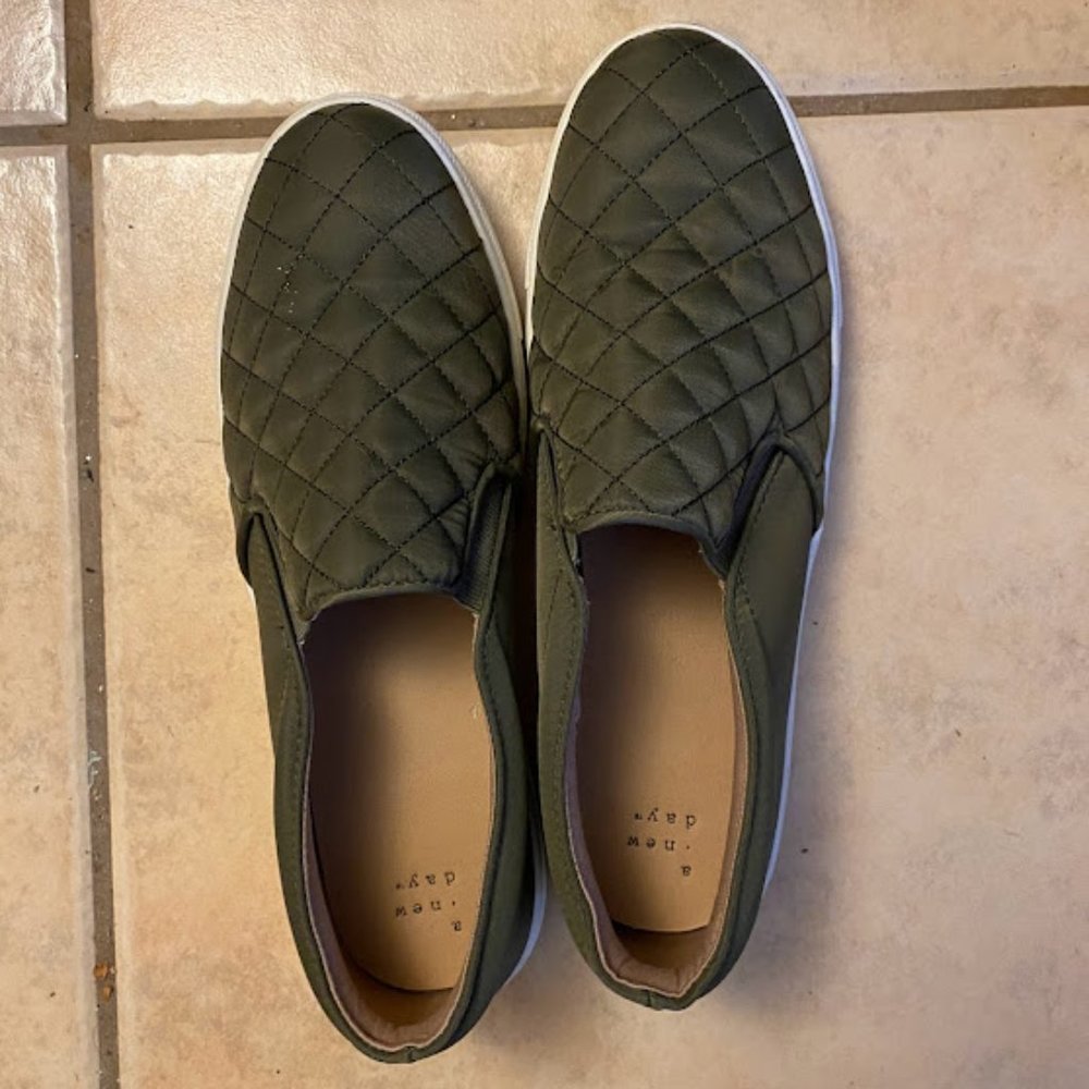 A New Day Olive Green Slip On Quilted Sneaker Shoes Sz 9.5